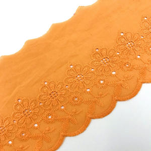 Nuevo diseño algodón bordado diamantes de imitación y red encaje pluma encarnada tela de encaje de tul con <span class=keywords><strong>margaritas</strong></span> - Product Image 2