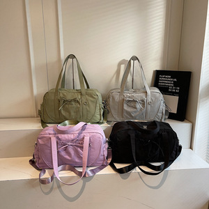 Sac de voyage pliable personnalisé avec logo, séparation sec/humide, pour femme, idéal week-end et nuit, avec sangle - Product Image 1