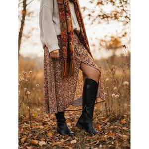 Botas Altas hasta la Rodilla para Mujer, de Microfibra Elástica, Tacón Plano de 1 cm, Decoración con Remaches, Forro Acolchado, para Uso en Días Festivos - Product Image 6