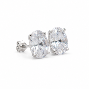 Boucles d'oreilles clous ovales minimalistes tendance en argent sterling 925 avec zircon de UM Jewelry – Idéales pour le quotidien, les mariages, les fiançailles, les anniversaires et les fêtes - Product Image 3