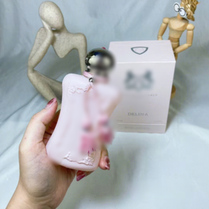 Perfume <span class=keywords><strong>Delina</strong></span> La <span class=keywords><strong>Rose</strong></span> Eau de Parfum en Spray para Mujer, Tamaño Regular Moderno, Aroma Floral de Larga Duración, 1 oz, Fragancia para Uso Diario - Product Image 3