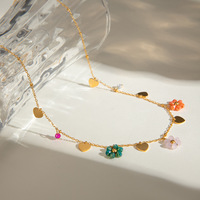 Ensemble de bijoux de fête bohème tendance : Bracelet de cheville, Collier ras-du-cou et Bracelet en acier inoxydable plaqué or 18 carats avec fleurs en cristal colorées et perles