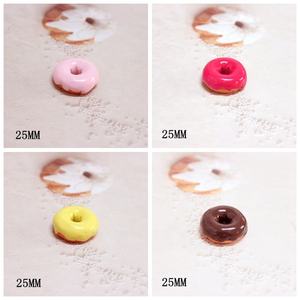 Cabochons en résine personnalisés en forme de donuts roses et jaunes pour la décoration de coques de téléphone DIY, miniatures de maison de poupée, aliments miniatures - Product Image 4