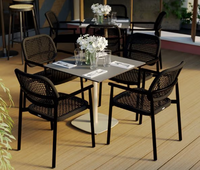 Chaises de jardin empilables modernes en aluminium avec accoudoirs en teck, confortables et légères pour hôtel, parc, villa