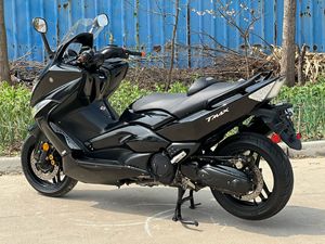 TMAX 500 Moto Sportive à Essence d'Occasion - Le TMAX500 est le Scooter Maxi Premium Référence Alliant Performance Sportive - Product Image 6