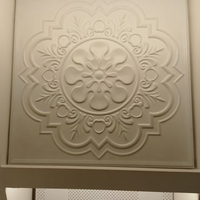 Plafond en carreaux de forme carrée au design moderne pour la décoration murale et de plafond, plafond suspendu imperméable à cellules ouvertes