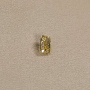 IGI Certified 5.00 Carat Yellow Radiant Cut Lab Grown Diamond with VVS1 Clarity Exquisite Brilliance and Luxury - Product Image 4