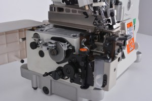 Machine à surjeter industrielle à 4 fils RONMACK RM-NS-4D avec moteur à entraînement direct, neuve, pour usage domestique - Product Image 3