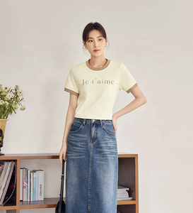 T-shirt à manches courtes et col rond pour femme, en coton jaune clair, imprimé lettres, haut décontracté d'été, coupe régulière - Product Image 2