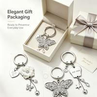 Porte-clés personnalisé gravé en forme de cœur, en alliage de zinc, avec papillon, fleur et cristal, breloque de sac pour femme, cadeau de mariage ou de Saint-Valentin