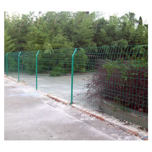 Valla de malla de alambre soldada curvada 3D de protección de seguridad recubierta de PVC a precio de fábrica - Product Image 1