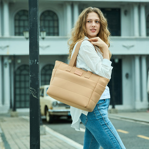 Sac <span class=keywords><strong>de</strong></span> plage pour femme en néoprène imperméable personnalisé, nouveau design, sac à main portable pour femme, sac à bandoulière pour voyager et faire du shopping - Product Image 4