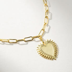 Collier avec pendentif en forme de cœur en acier inoxydable 316l plaqué or 18k PVD, hypoallergénique et étanche, fabriqué par LUCKYJIU Custom Jewelry Manufacturer - Product Image 1