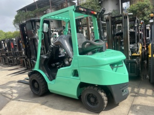 Chariot élévateur diesel 4x4 d'occasion 3 tonnes tout-terrain avec opérateur assis pour manutention de palettes - Product Image 6