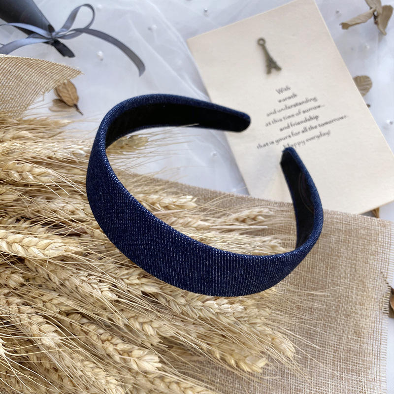 ผ้ายีนส์สีน้ำเงินเข้ม