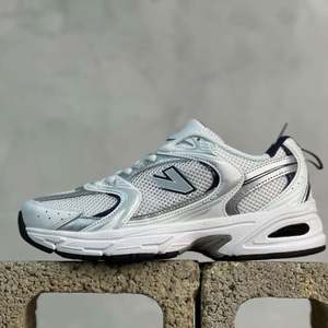 Zapatos Deportivos de Lujo de Diseño Nuevo, Parte Superior de Malla, Cierre de Calcetín, Suela Gruesa con Amortiguación, Zapatos Casuales de Moda para Caminar - Product Image 1