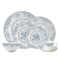 Service de table en céramique bleu floral vintage personnalisé, assiettes, bols, tasses à thé et soucoupes en porcelaine fine de diverses formes