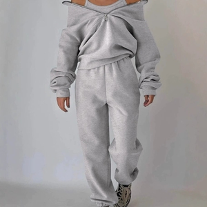 Conjunto de Moletom Feminino de Duas Peças Personalizado com Logotipo para Atacado - Roupa Esportiva Casual Grossa e Quente para Outono/Inverno, Loungewear e Streetwear - Product Image 4