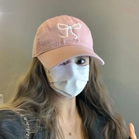 Gorra de béisbol de 6 paneles con lazo rosa, bordada, estilo dulce y linda para mujer, popular en internet, con efecto adelgazante para el rostro, ajustable, de ala ancha, ideal para el verano.