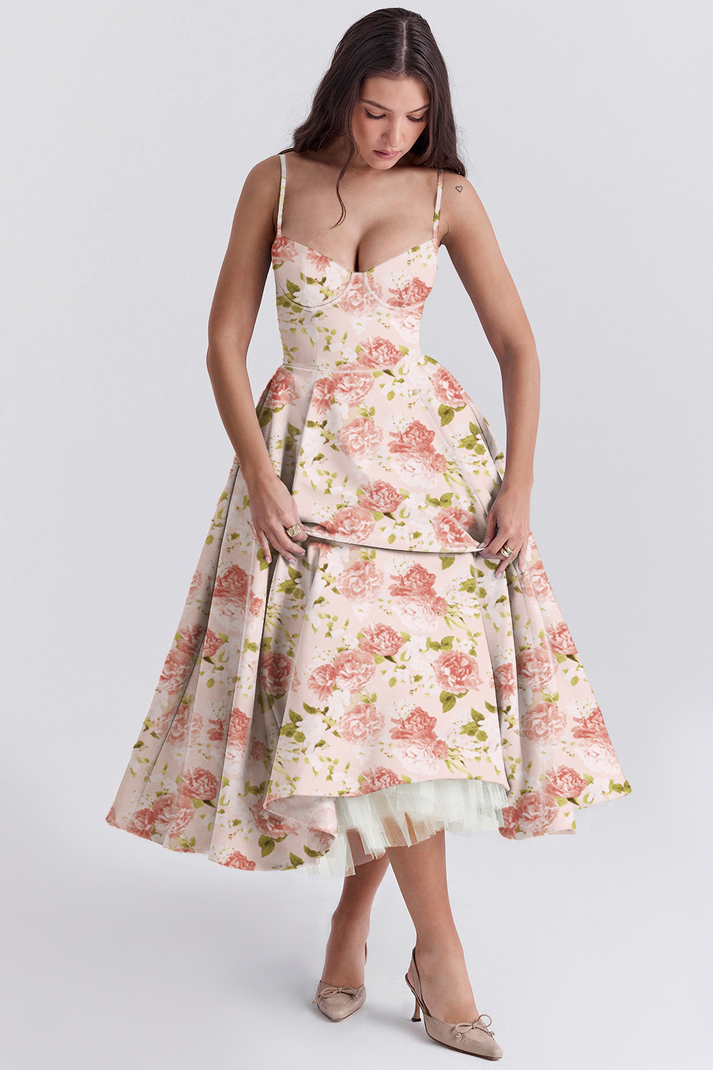 Rosa con fiori rossi