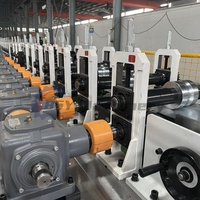 Rouleau de volet en mousse d'aluminium de servomoteur formant la machine à lamelles de volet de rouleau composants de noyau de roulement d'engrenage pour l'utilisation de toit