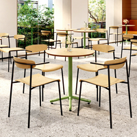 Ensemble de mobilier pour restaurant de style nordique, zone de loisirs et de repos en espace public, table et chaises, pour la vente de thé au lait, café et en-cas