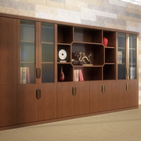 Meuble de bureau exécutif en bois grainé avec portes en verre trempé, étagères ouvertes et rangement inférieur verrouillable