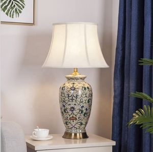 Vase de table moderne de luxe en céramique avec design peint à la main nordique, lampes de bureau décoratives - Product Image 6