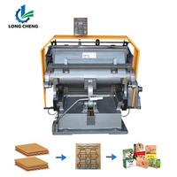 Machine à perforer et à plier le carton, machine à lisser et à découper le carton ondulé