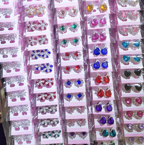 ต่างหู<span class=keywords><strong>ค</strong></span>ริสตัลสังกะ<span class=keywords><strong>ส</strong></span>ีอัลลอยด์สีลูกกวาด<span class=keywords><strong>ส</strong></span>วยงามวิบวับ รา<span class=keywords><strong>ค</strong></span>าโรงงานขายส่งปี 2024 <span class=keywords><strong>ส</strong></span>ำหรับเด็กผู้หญิง - Product Image 2