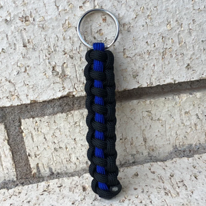 2026 Thin Blue Line Luxury Paracord Keychain Lanyard Customized Color Folding Comfortable Design Outdoor Camping Carabiner