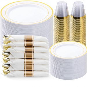 BESTVIP Ensemble <span class=keywords><strong>de</strong></span> vaisselle jetable en <span class=keywords><strong>plastique</strong></span> à bord doré pour 50 invités, comprenant <span class=keywords><strong>100</strong></span> <span class=keywords><strong>assiettes</strong></span>, 50 serviettes pré-roulées, 50 gobelets - Product Image 1