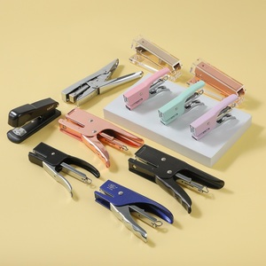 Office Goodies Macaron Color Handheld Metal <span class=keywords><strong>Grapadora</strong></span> Portátil Mini #10 <span class=keywords><strong>Grapadora</strong></span> Niñas Papelería Rosa Verde Púrpura Disponible - Product Image 6