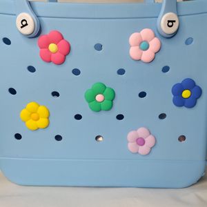 Lot de 6 Breloques Fleurs pour Sacs Bogg – Accessoires de Sac de Plage et de Voyage – Vente en Gros - Product Image 3