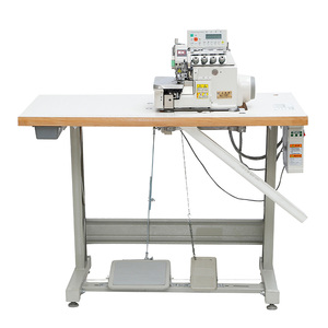 Máquina de Coser Industrial Overlock de Tres, Cuatro y Cinco Hilos en Stock - Product Image 1