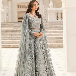 Robe de mariée 3 pièces Minty Breeze Erum Khan – Tenue de mariage luxueuse en mousseline brodée - Product Image 4