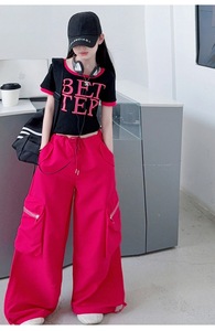 Ensembles de Vêtements pour Jeunes Filles 2026 : T-shirt Noir à Lettres Manches Courtes + <span class=keywords><strong>Pantalon</strong></span> <span class=keywords><strong>Cargo</strong></span> Rouge – Ensemble 2 Pièces - Product Image 6