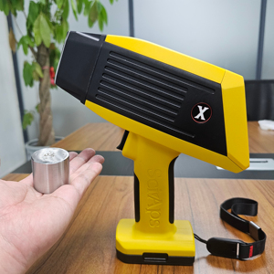 Analyseur XRF portable X-200 pour les tests de fonderie et d'éléments métallurgiques - Product Image 1