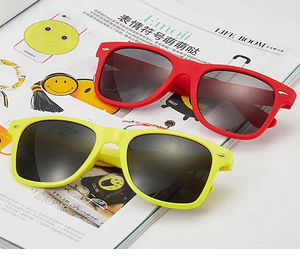 Kacamata hitam modis uniseks kustom grosir hadiah promosi bisnis dengan merek pribadi - Product Image 5