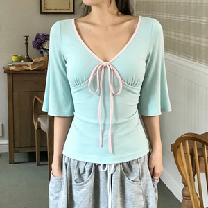 เสื้อยืดผู้หญิงคอวีผูกเอว แขนกระดิ่ง ทรงเข้ารูป สีพื้น แฟชั่นลำลอง - Product Image 5
