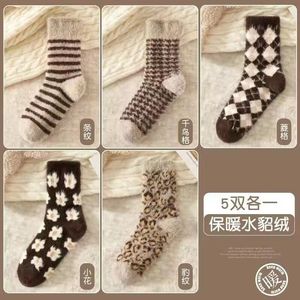 Women's Mink Fleece Socks Thick Winter Fuzzy Retro Style Odor Resistant Socks - Product Image 3