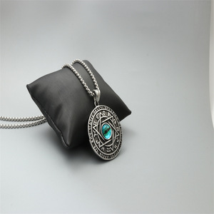 Collier pendentif œil de démon rond en acier inoxydable, design géométrique, bijoux de mode unisexe - Product Image 3