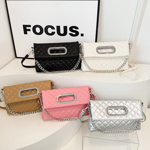Bolso de Hombro y Bandolera de Diseño Exclusivo para Mujer, Primavera, con Correa Única, Cierre de Cremallera, PU Acolchado, Cadenas, Estilo Urbano y Sencillo - Product Image 5