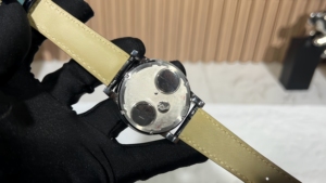 Montre automatique mécanique à tourbillon avec design entièrement serti de diamants - Product Image 5