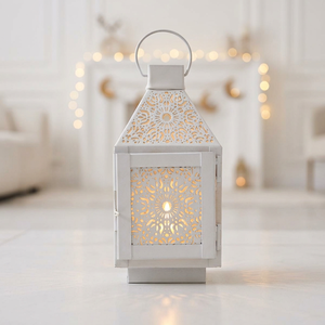 Mini lanterne à bougie marocaine en métal blanc faite à la main par A.K Handicrafts pour la décoration de la maison pendant le Ramadan - Product Image 2