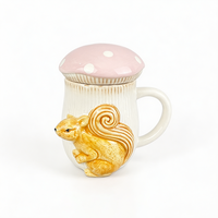 Tasse à café en céramique 3D en forme d'écureuil avec couvercle champignon rose, tasse à thé en porcelaine côtelée, figurine animale unique, vente en gros OEM ODM