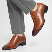 2024 Chaussures d'Affaires Oxford Homme en Cuir PU, Montantes, à Lacets, Tête Carrée, pour Mariage, avec Logo Personnalisé (MOQ 1)