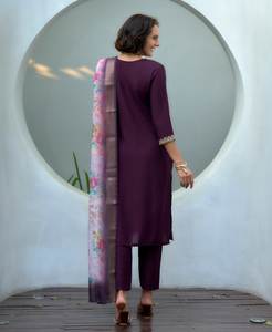 Conjunto de Kurti y Dupatta de Diseño Moderno RADHE EXPORTS, el Más Antes Esperado, para Bodas/Fiestas, de Secado Rápido, para Todas las Temporadas, Hecho de Tela de Rayón - Product Image 2