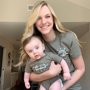 Camisetas de algodón de manga corta para mamá e hija, con estampados de vinilo personalizados, cuello redondo. - Product Image 6