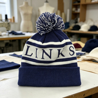 Groothandel op maat gemaakte pomponmuts, acryl jacquard gebreide wintermuts, warme thermische gebreide muts met boord
